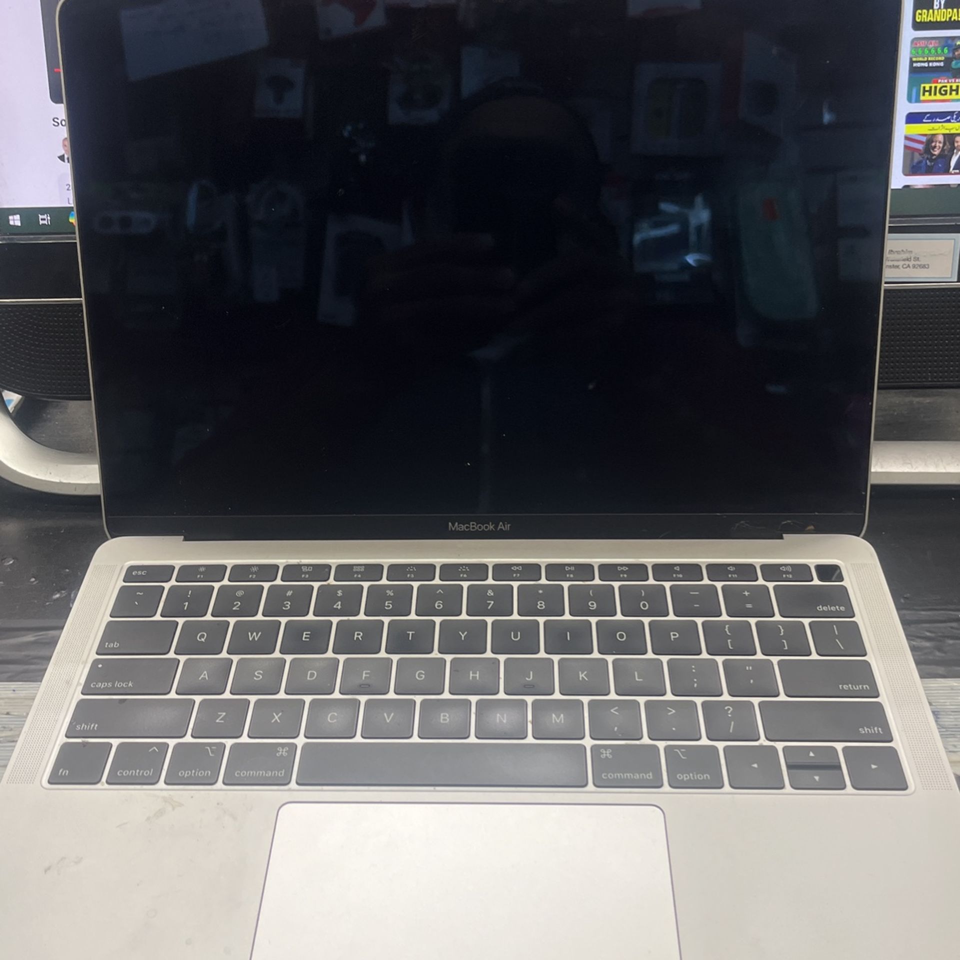 2018-19Mac Book Air For Parts Don’t Turn On