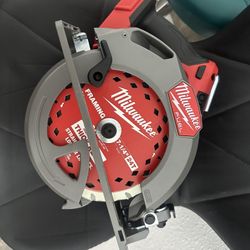 Milwaukee fuel saw 
