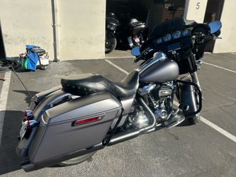 2017 FLHXS Street Glide Special