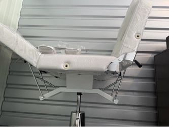 Brand new Hydraulic Tattoo or eye lash chair