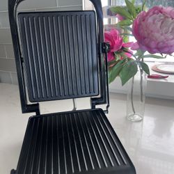 BELLA Panini Maker GH-815, 1400W, Large 8 x 9in Cooking Surface!