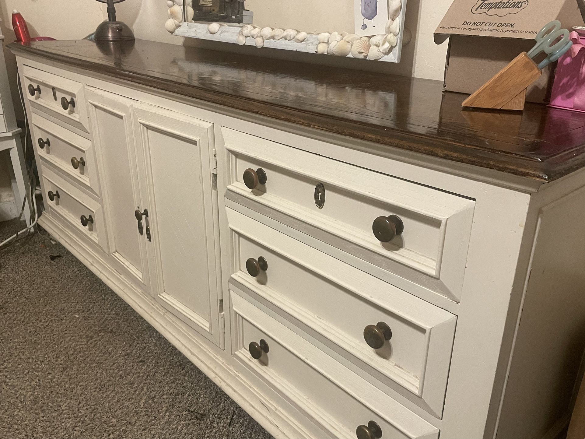 Dresser