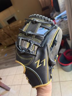 SSK Z7 11.5” RHT Baseball Glove -NEW-