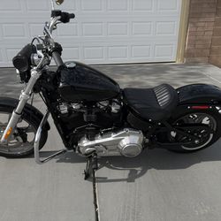 LIKE NEW 2022 Harley Davidson Softail Standard (FXST)