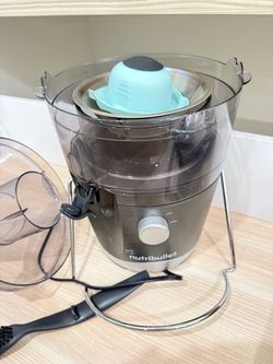 Nutribullet Juicer with Accessories