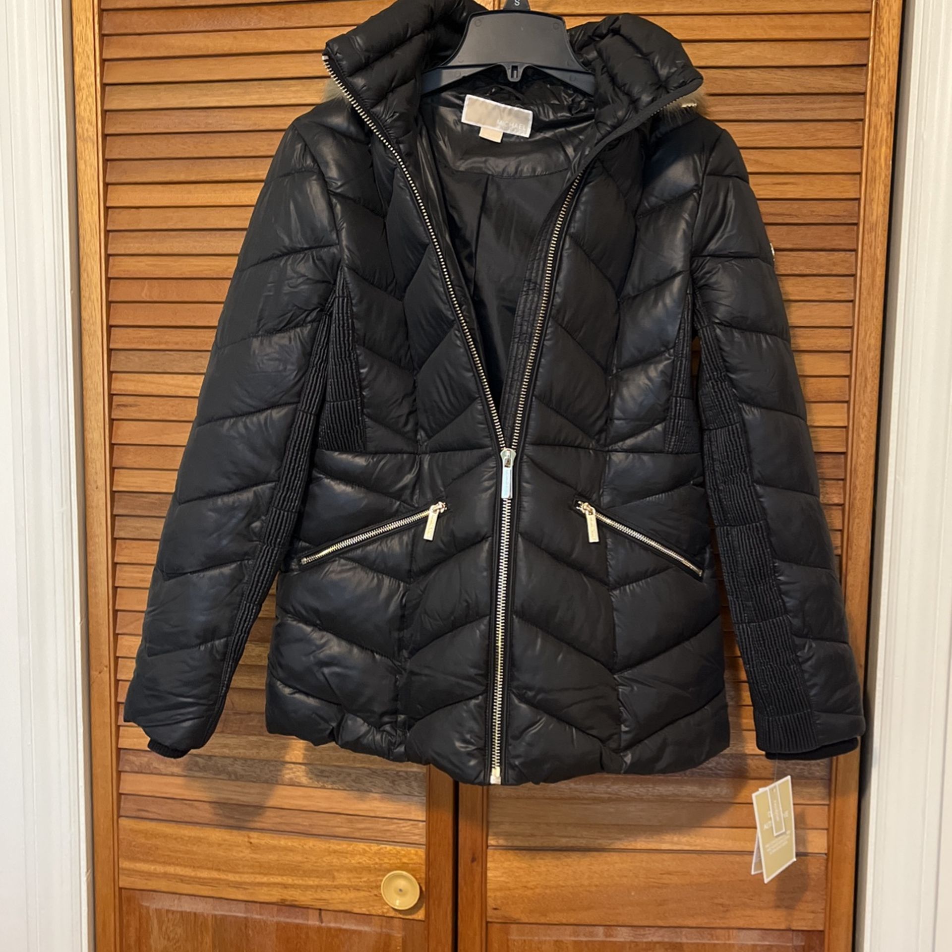 New With Tags Womens Michael Kors Black Puffer Jacket Size Small With Gold Zippers
