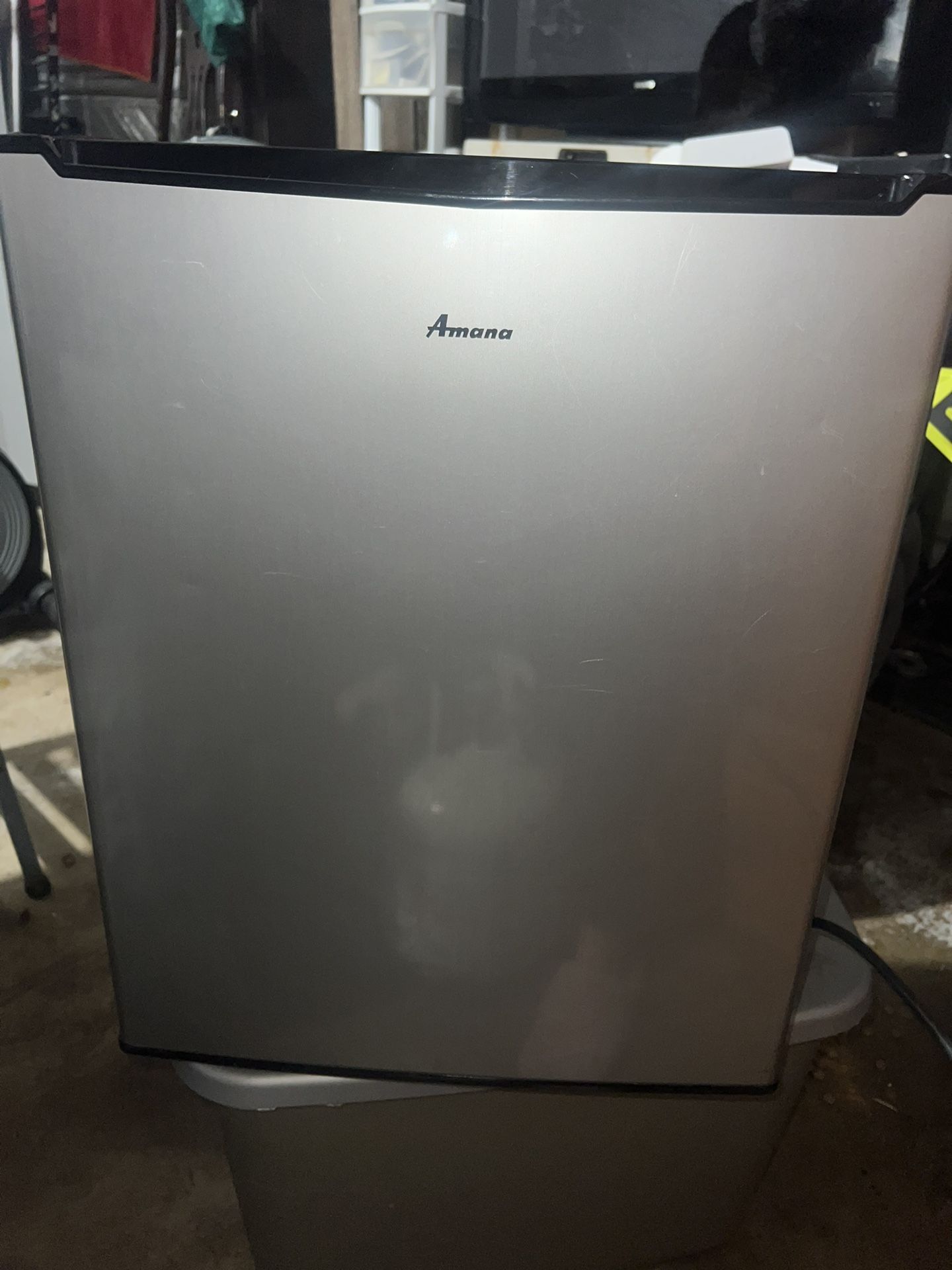 Amana Mini Fridge/small Freezer for Sale in Modesto, CA OfferUp