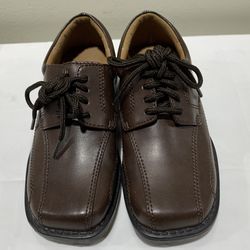 Smart Fit boys size 10.5 brown dress shoes - worn once like new