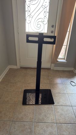 Free standing tv stand