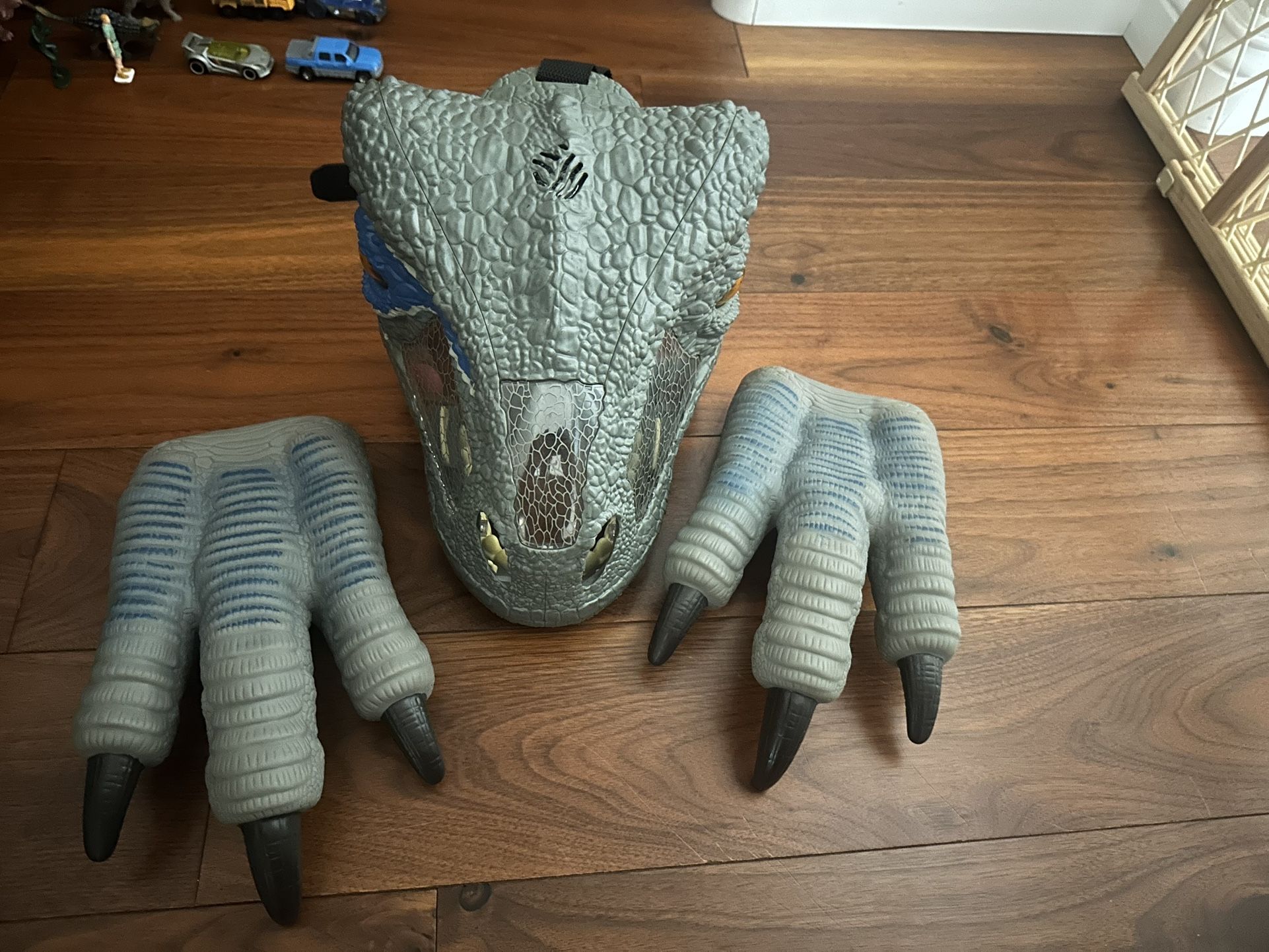Jurassic World Blue Raptor Mask And Gloves