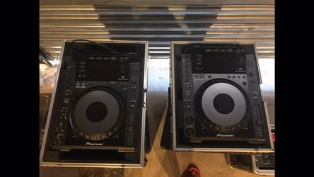 (2) CDJ900s with Flight Cases ($1400 or BEST OFFER)