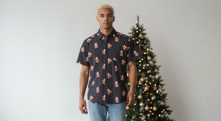 NEW Rugby University Santa Christmas Shirt Men’s MEDIUM Black Button Up Short Sleeve NWT