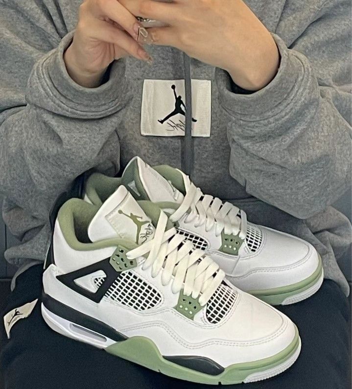 Air Jordan 4