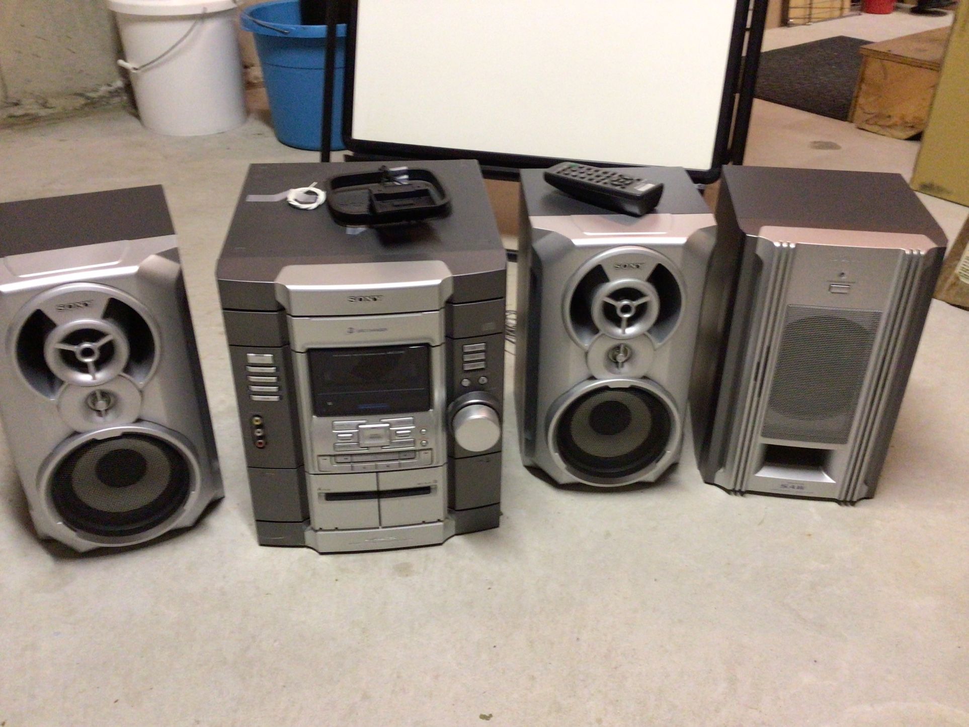 Sony Stereo MHC-GX40 3 Disc Changer w/ Remote & Subwoofer