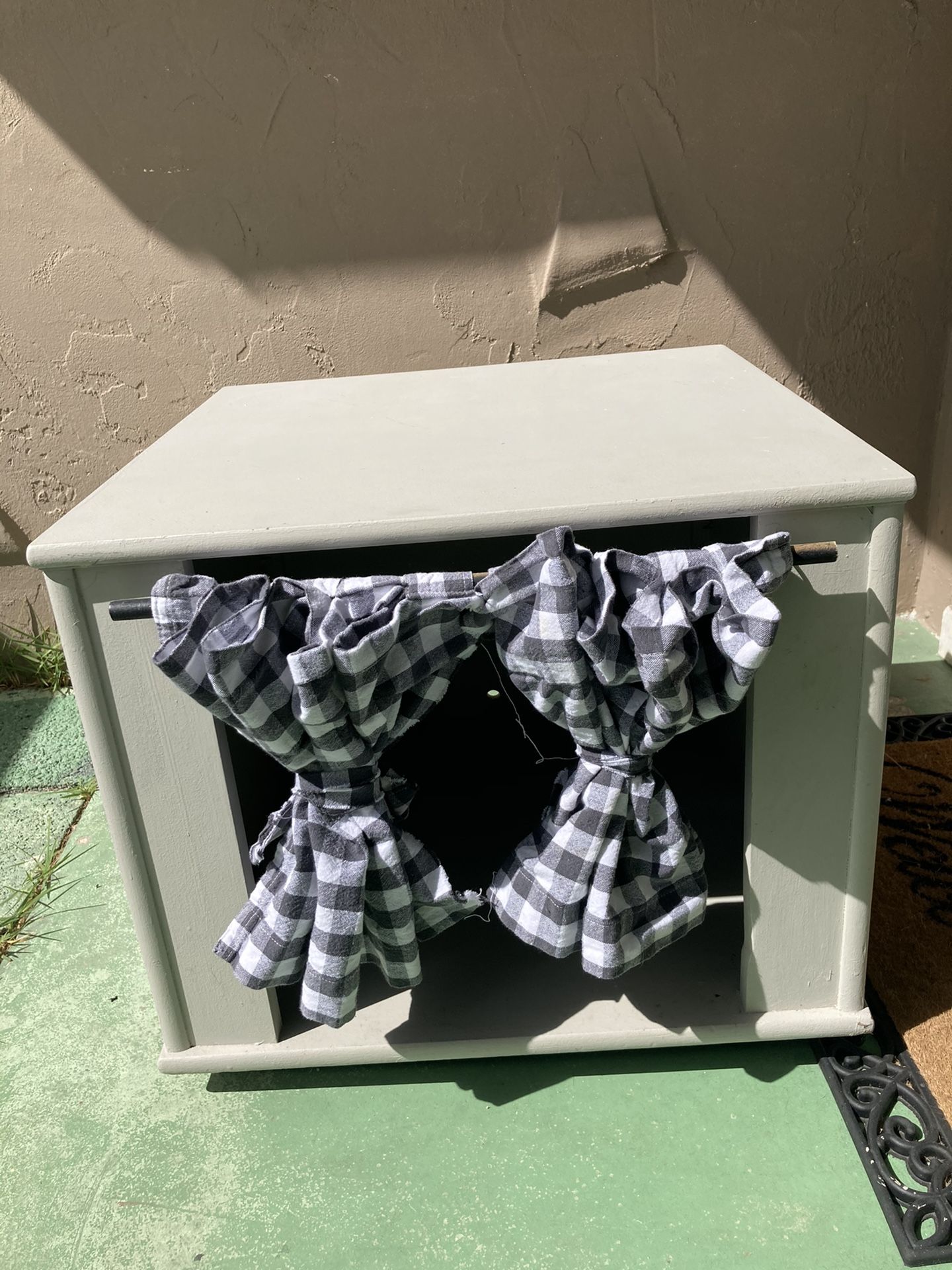 Indoor cat/dog house and side table