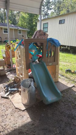 Kids play house