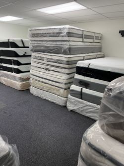 Luxury Mattress Clearout!! Purple & Tempur!! Take Now!!