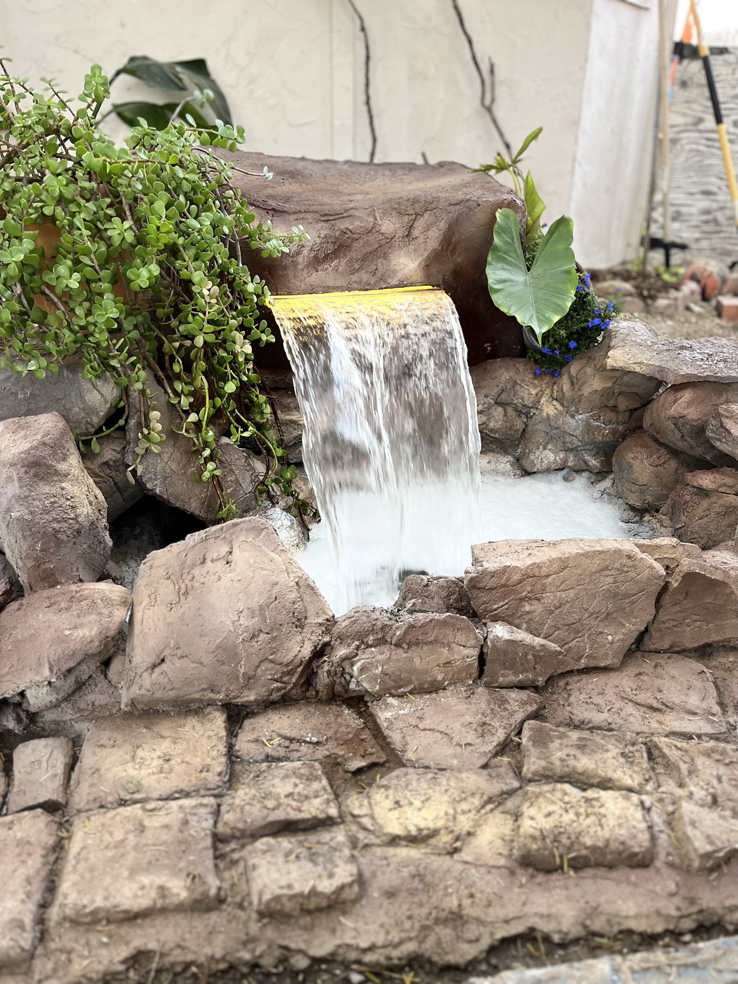 Fabricated Rock Fountains Available For Pool Or Pond, Garden,patio’ 