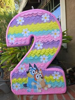 Glo's Custom Made Piñatas