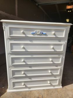 White dresser 5 drawers