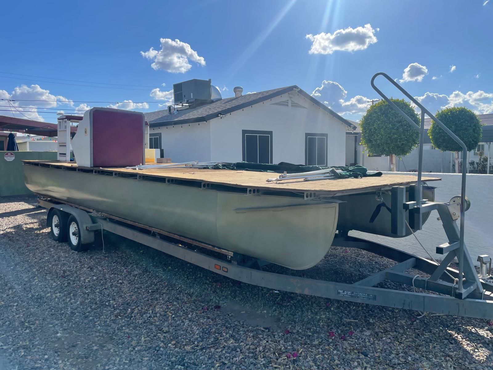 Renovated 24ft SunToon Pontoon Boat w/ 115HP Mariner + Trailer