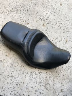 Harley Davidson streetglide seat off 2010