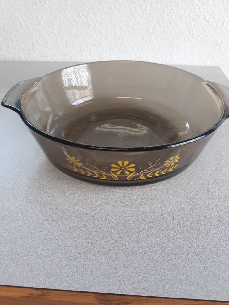 Pyrex oven safe round dish with yellow flowers