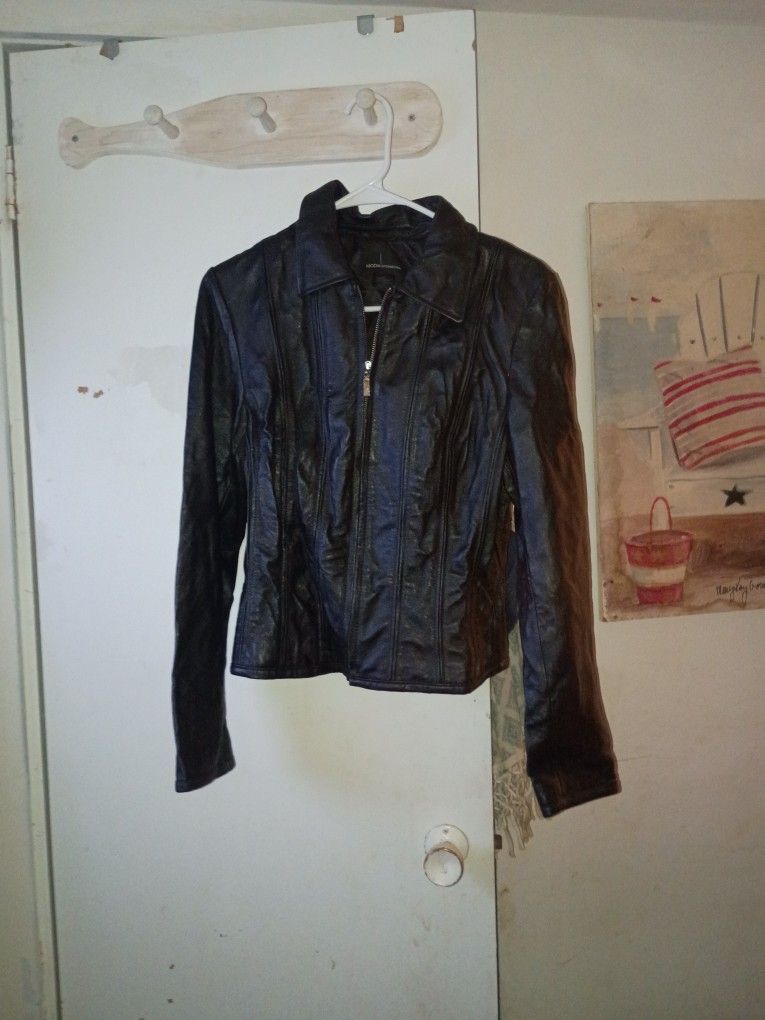 Black Ladies Leather Jacket O