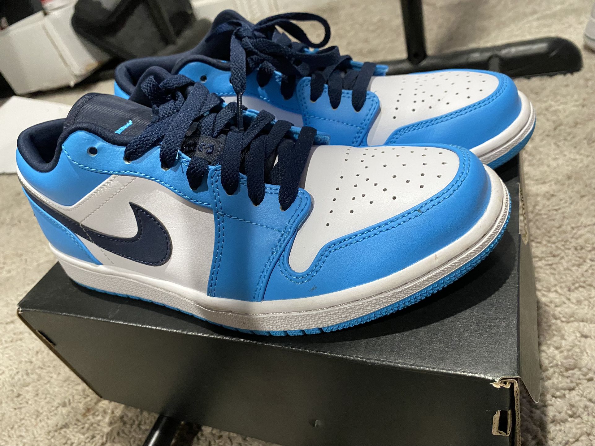 size 8.5 jordan 1 low unc