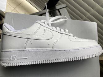 Women’s Air Force Ones Size 9