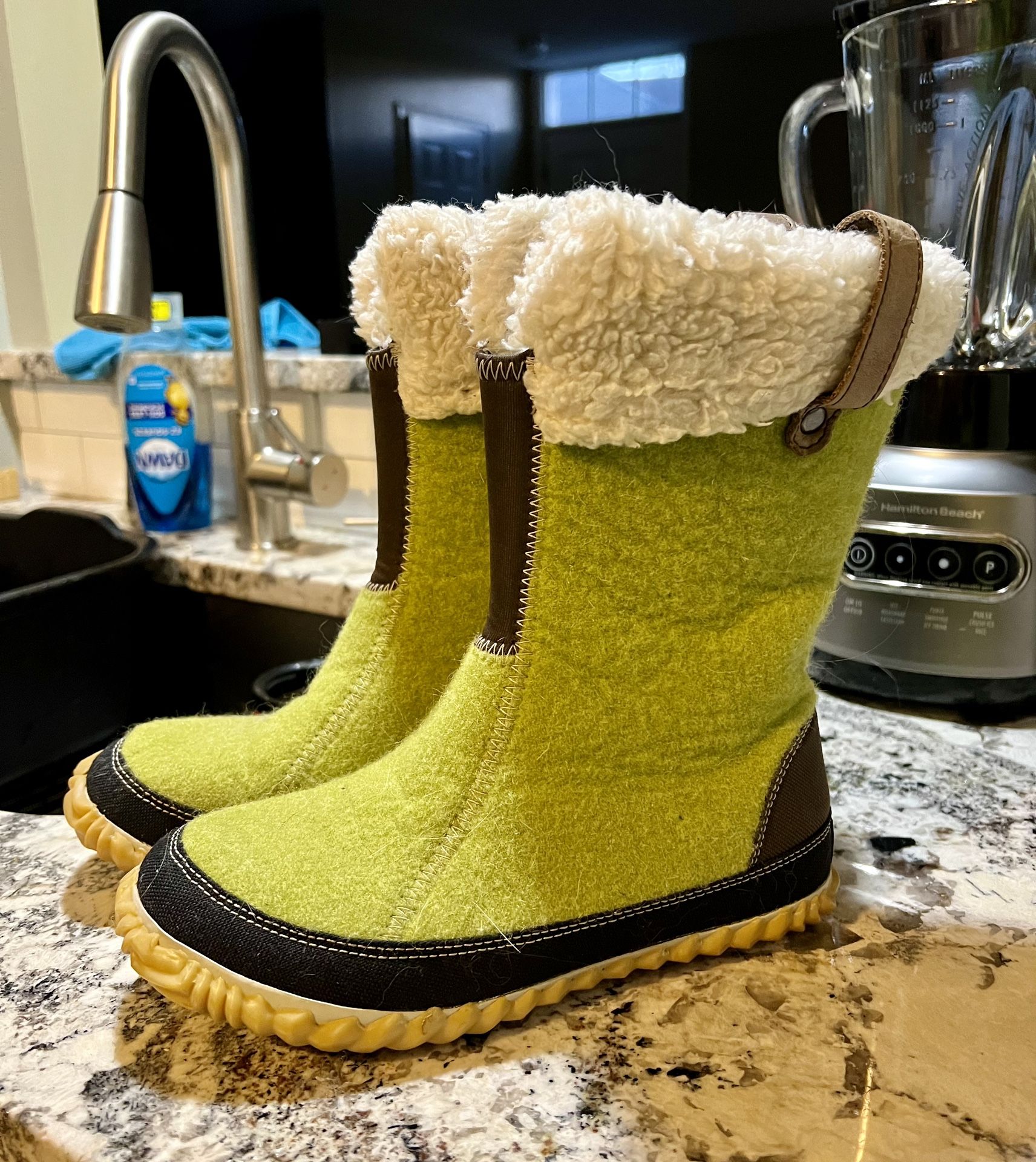 Sorel - Cozy BOU - Size USA 7 Boots