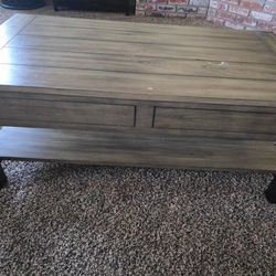 Lift top coffee table