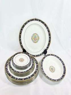 WEDGWOOD “Runnymede” bone China 24pcs