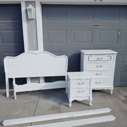 Wow That's A Beautiful Antique Double FULL SIZE Bedroom Set 