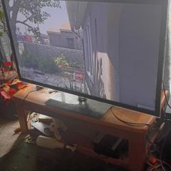 65-in Samsung UHD TV Smart TV