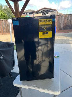 Mini fridge - like new