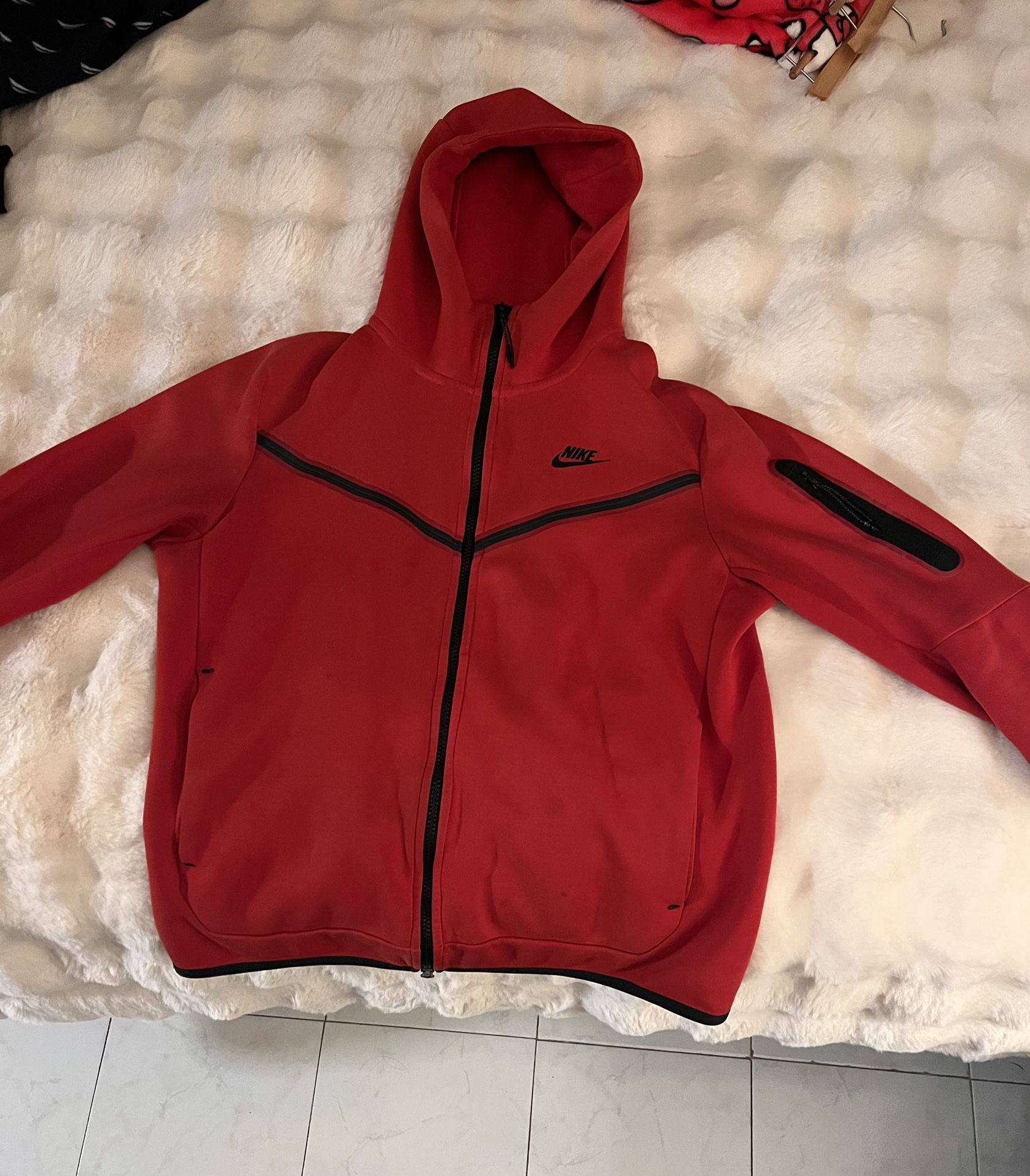 Red Nike Tech