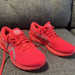 Asics GEL-Kayano 28 Lite Show/Flash Red Men’s US Size 10.5 Running Shoes. Excellent condition.