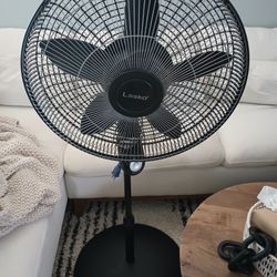 Lasko Large Standing Floor Fan With Remote Control AIR CIRCULATION EUC WORKS GREAT