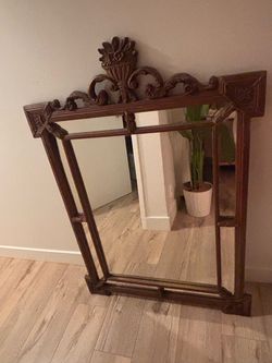 Neoclassical-style wall mirror