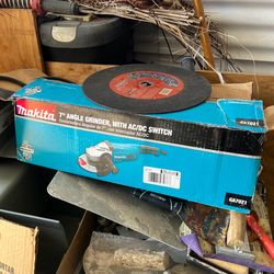 Makita 7 angle grinder with AC/DC switch