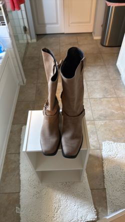 Light brown 9 1/2 boots NEW women’s