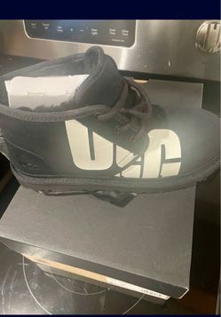 UGGS M