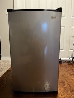magic chef min fridge with freezer