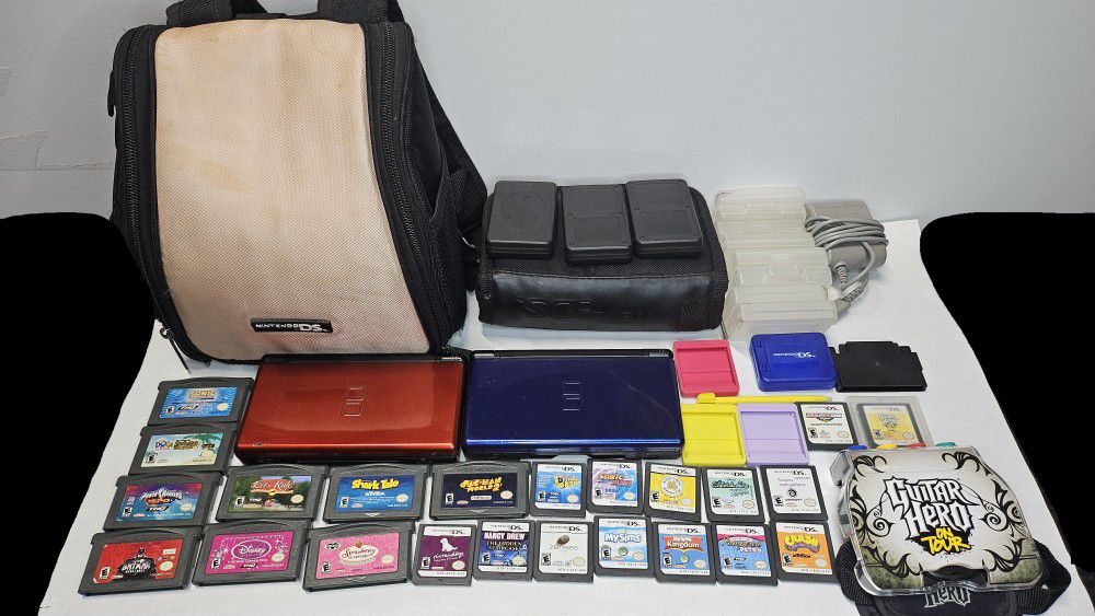 Nintendo DS Lite w/ Carrying Bag & Games