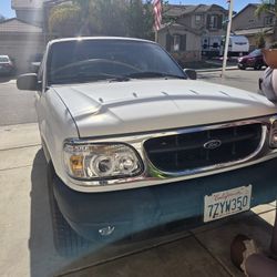 2000 Ford Explorer
