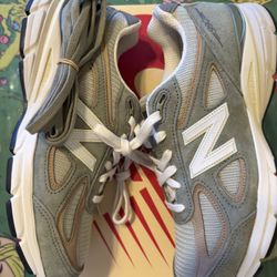 New Balance 990 V4 