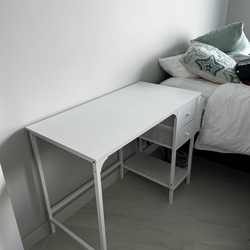 Modern White Desk with Drawer – Small Space Friendly