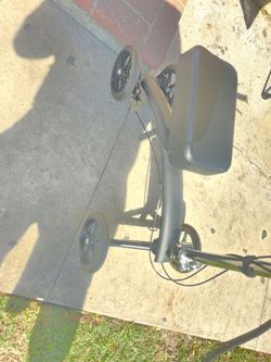 Knee scooter