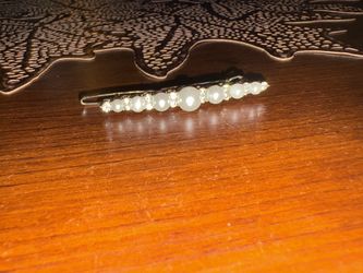 Silver Metal Women’s Hair Clip  With Pearls And Gems